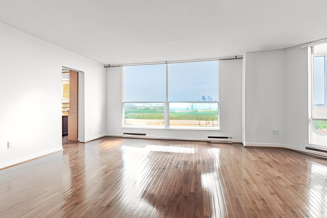 Condo in Toronto, Ontario, Canada 5 - 15896907