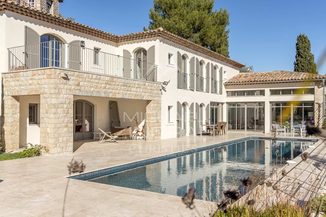 Villa in Mougins, Provence-Alpes-Côte d'Azur, France 1 - 11695798