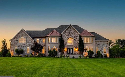 Luxury estates with garage for - 507x312xc 