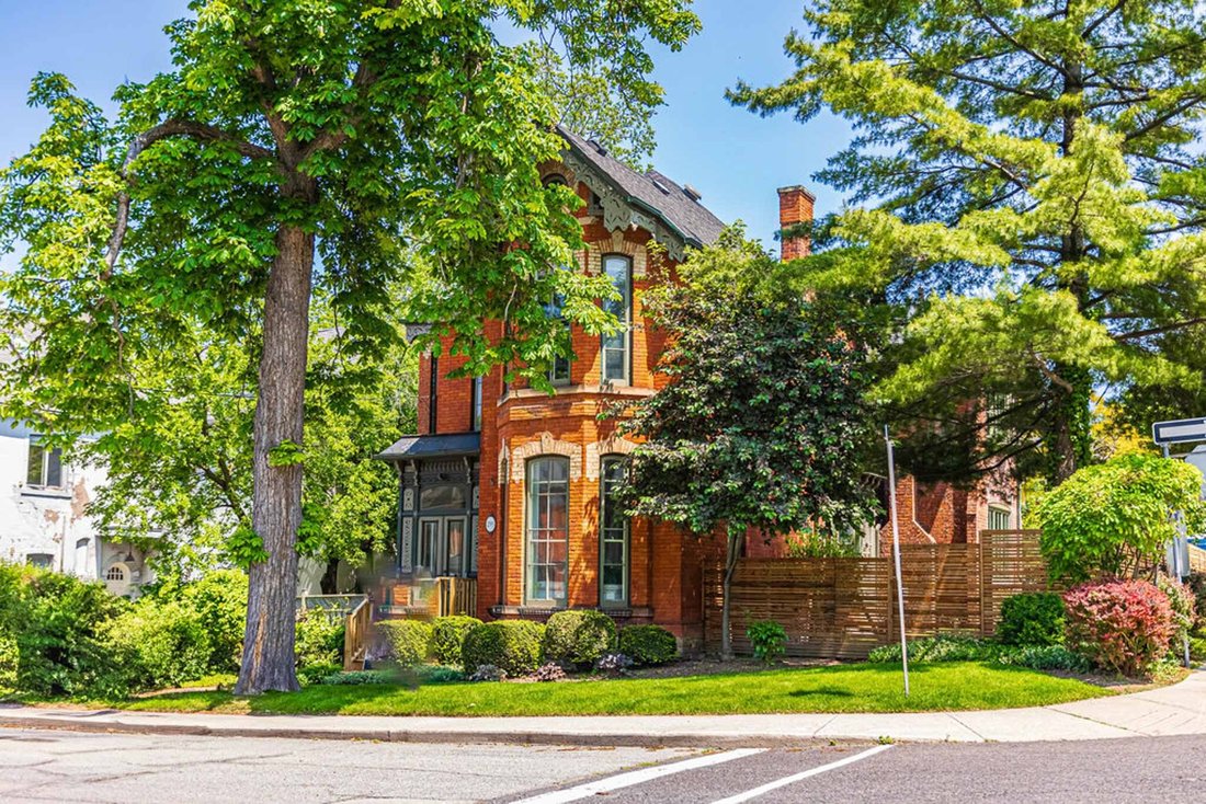 House in Hamilton, Ontario, Canada 2 - 15296208