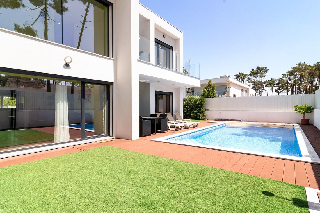 Villa in Aroeira, Charneca de Caparica e Sobreda, Portugal 2 - 15894272