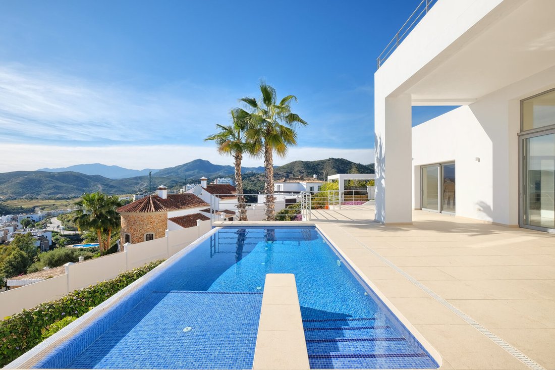 Villa in Benahavis, Andalusia, Spain 1 - 15897136