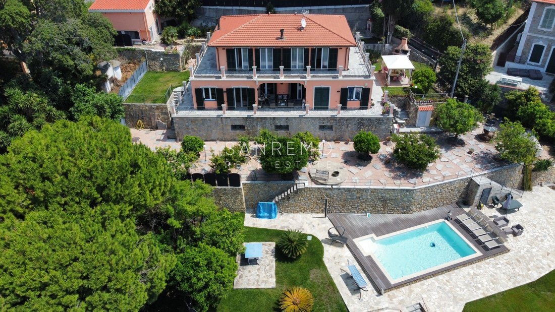 Villa in Bordighera, Liguria, Italy 1 - 15898785