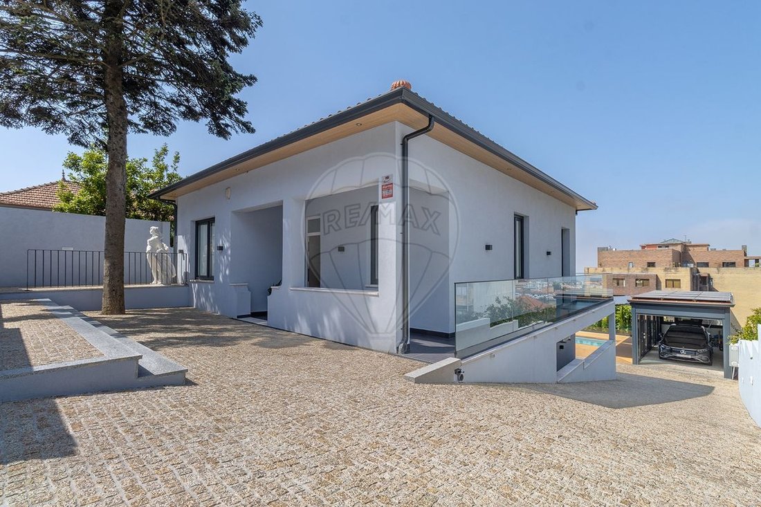 House in Mafamude e Vilar do Paraiso, Porto District, Portugal 3 - 15899758