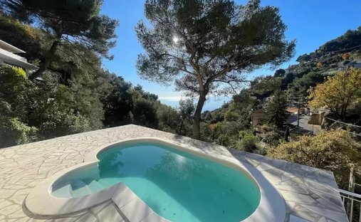 Villa in Village-Cros de Caste-Coupiere-Mont Gros, Roquebrune-Cap-Martin, France 1
