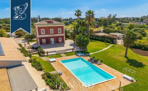 Villa in Fontane Bianche, Sicily, Italy 1