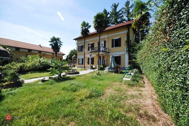 Villa in Angera, Lombardy, Italy 2 - 15899385