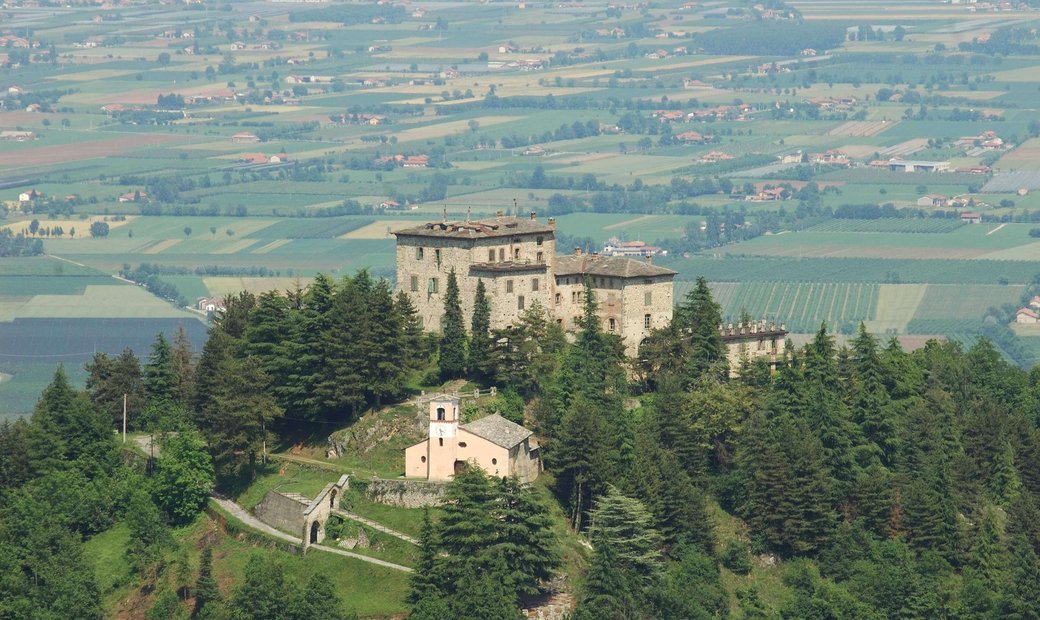 Castle for Sale in Montemale di Cuneo, Piedmont, Italy