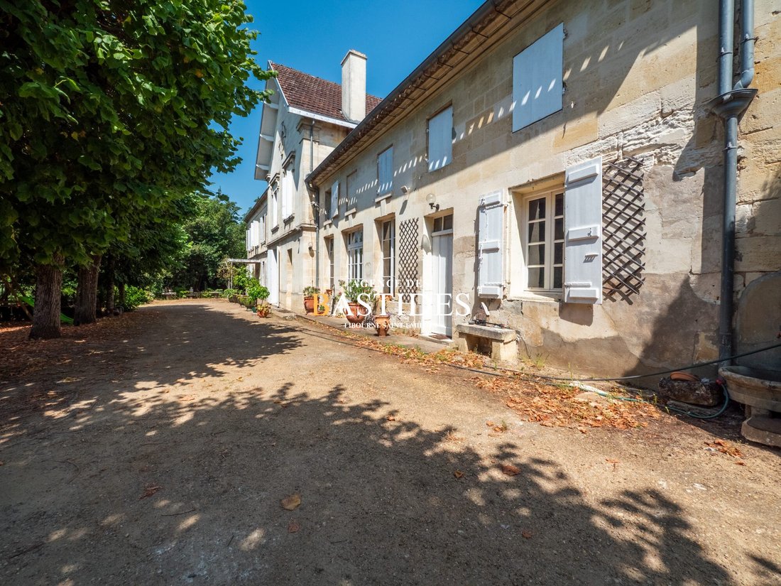 Le Château Secret: A Hidden Vineyard Jewel Near Libourne’s Heart