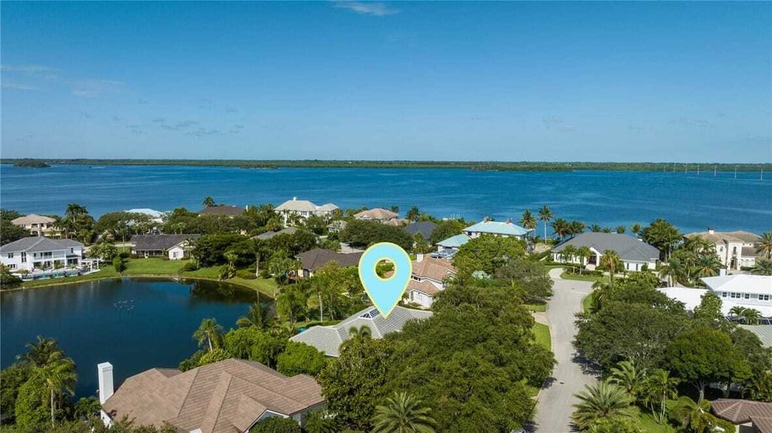 Serene Waterfront Living With Private - 1100xxs 