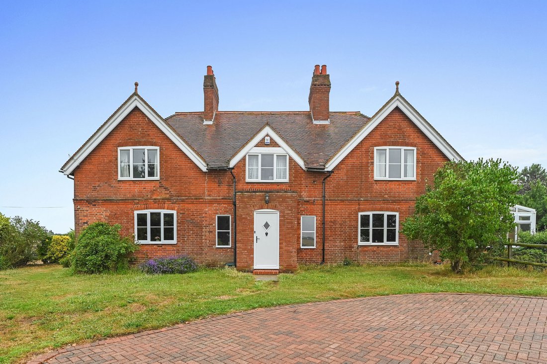House in Thorpe-le-Soken, England 2 - 15901110
