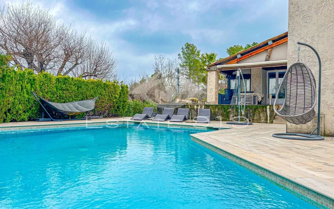 Villa in Le Rouret, Provence-Alpes-Côte d'Azur, France 3 - 15899655