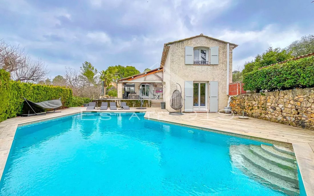 Villa in Le Rouret, Provence-Alpes-Côte d'Azur, France 2 - 15899655