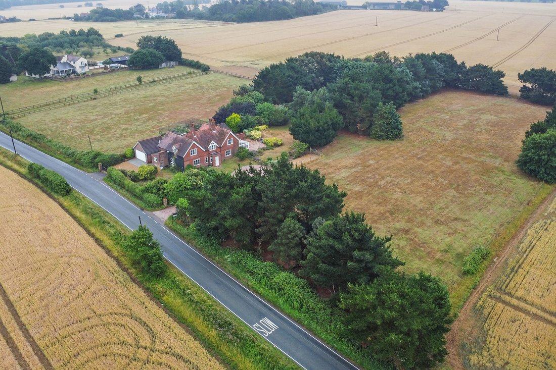 House in Thorpe-le-Soken, England 1 - 15901110