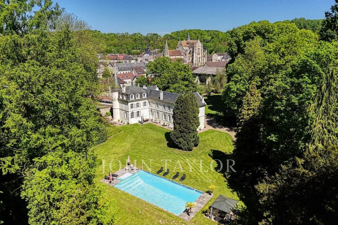 Estate in Chantilly, Hauts-de-France, France 3 - 15900870