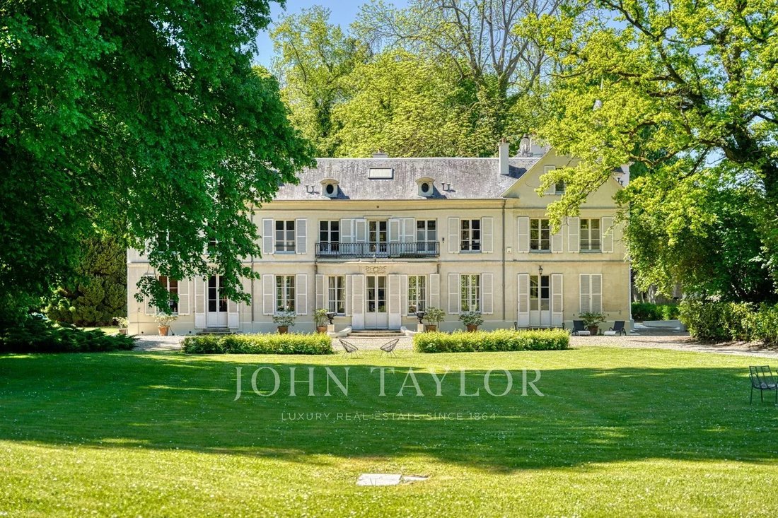 Estate in Chantilly, Hauts-de-France, France 1 - 15900870
