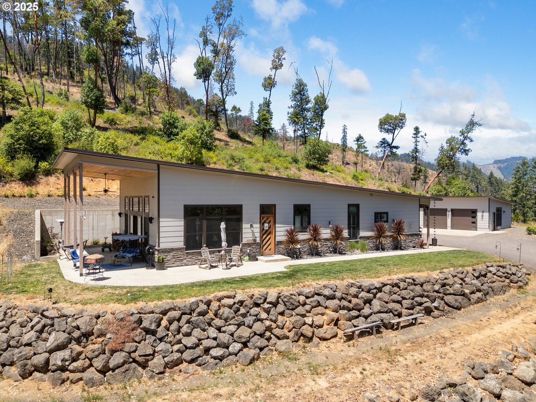 Residential Umpqua In Umpqua Oregon - 1100xxs 