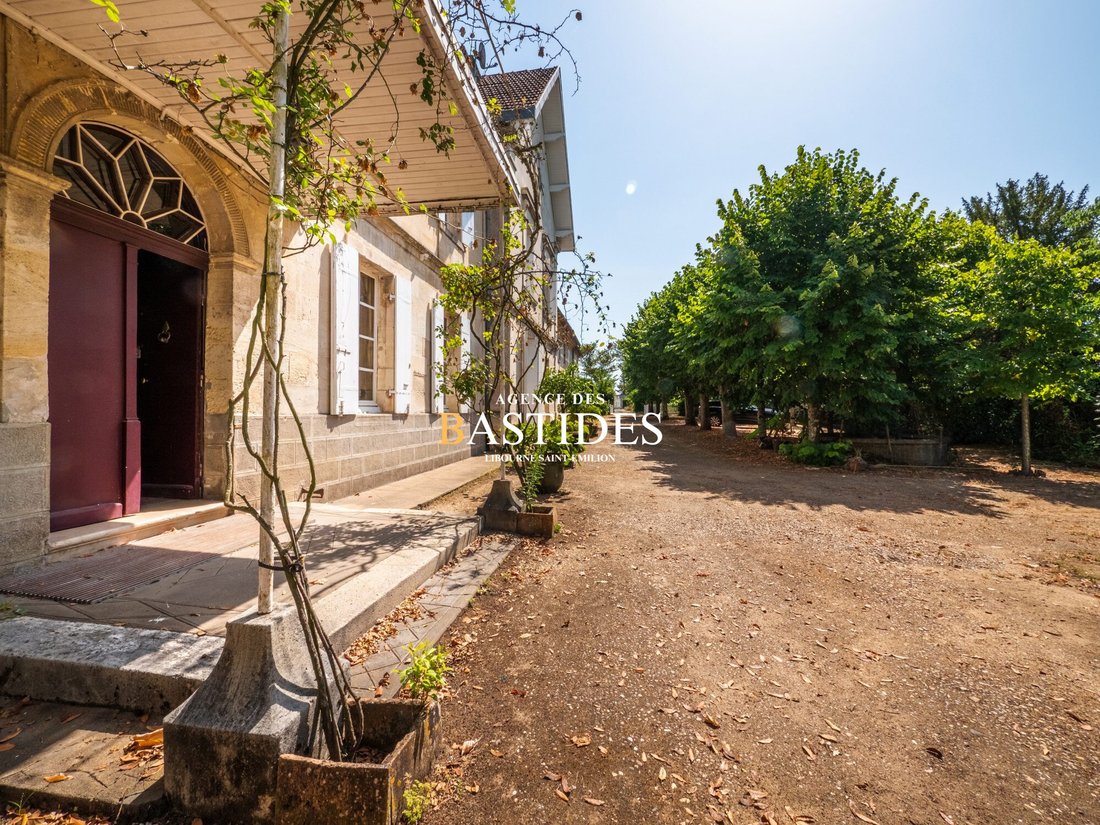 Le Château Secret: A Hidden Vineyard Jewel Near Libourne’s Heart