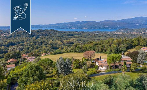 Villa in Besozzo, Lombardy, Italy 1