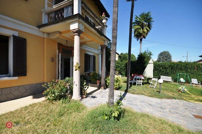 Villa in Angera, Lombardy, Italy 1 - 15899385