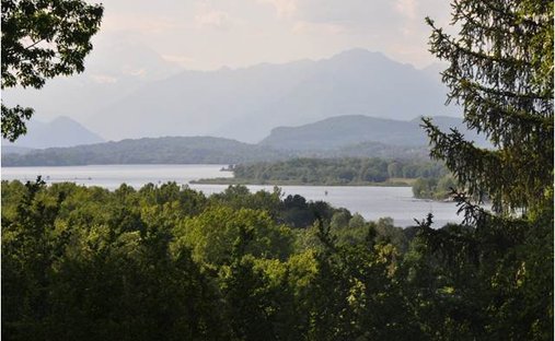 Villa en Buguggiate, Lombardía, Italia 1