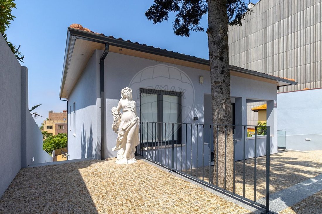 House in Mafamude e Vilar do Paraiso, Porto District, Portugal 5 - 15899758