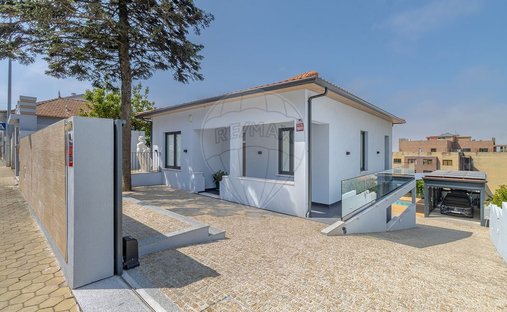 Haus in Mafamude und Vilar do Paraiso, Distrikt Porto, Portugal 1