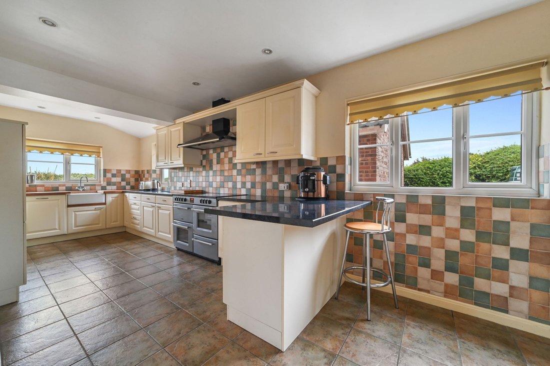 House in Thorpe-le-Soken, England 3 - 15901110
