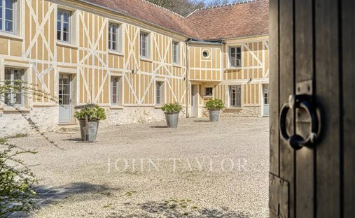 House in Chantilly, Hauts-de-France, France 1