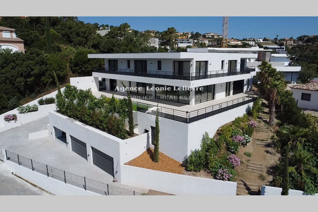 Villa in Les Issambres, Roquebrune-sur-Argens, France 1 - 15899850