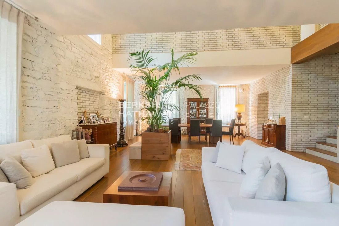 Villa in Eastern Lake Center, Como, Lombardy 4 - 15156665