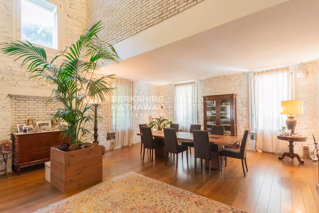 Villa in Eastern Lake Center, Como, Lombardy 2 - 15156665