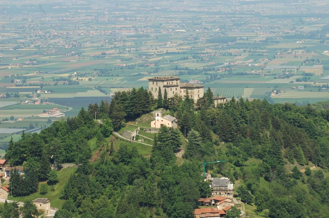 Castle in Montemale di Cuneo, Piedmont, Italy 4 - 15899602