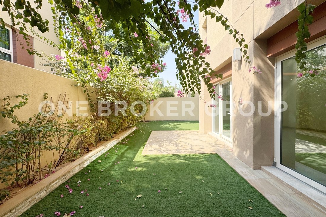Villa in Al Barsha South Second, Al Barsha, Dubai 1 - 15902795