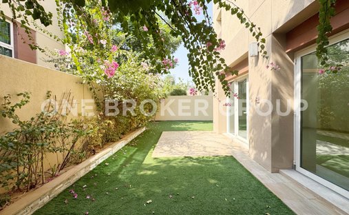 Villa in Dubai, Dubai, United Arab Emirates 1
