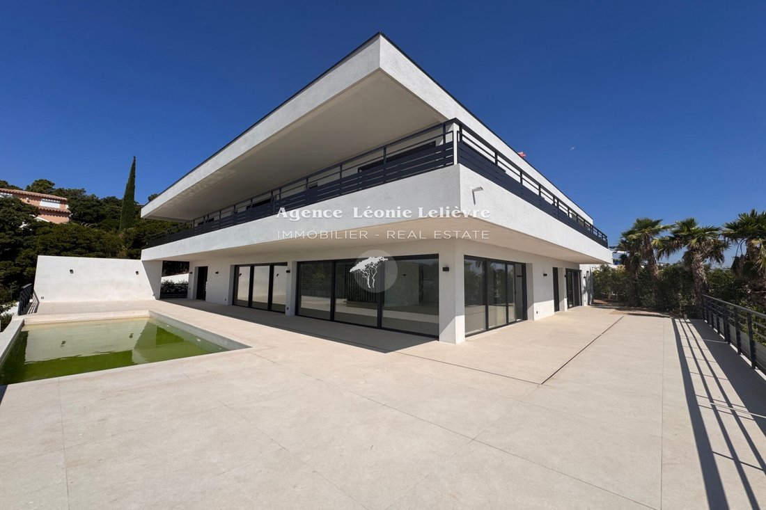 Villa in Les Issambres, Roquebrune-sur-Argens, France 2 - 15899850