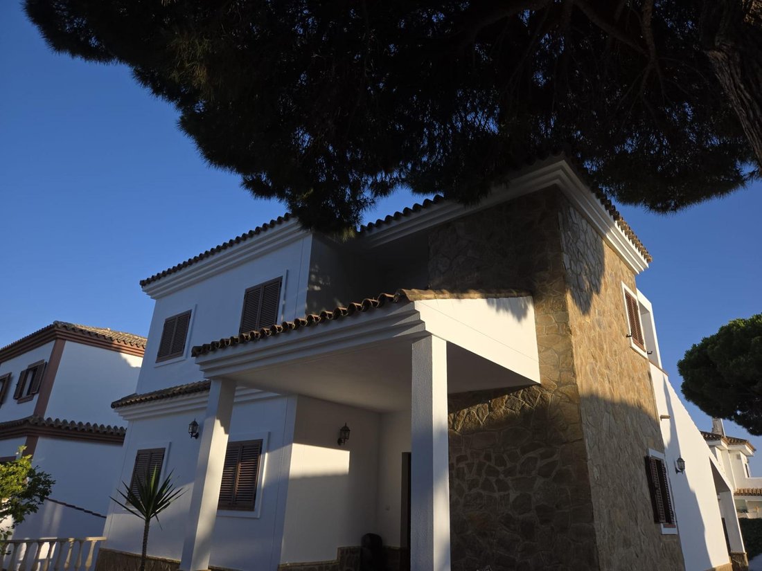 Villa in Chiclana de la Frontera, Andalusia, Spain 4 - 15902939