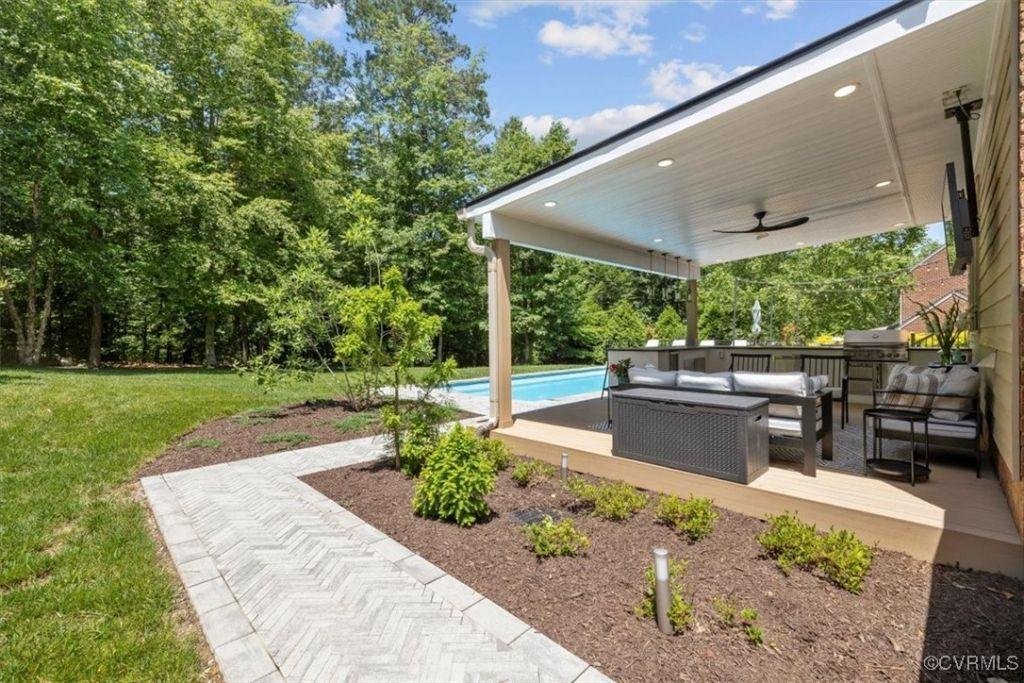 Beautiful Brick Home With Pool - 1100xxs 