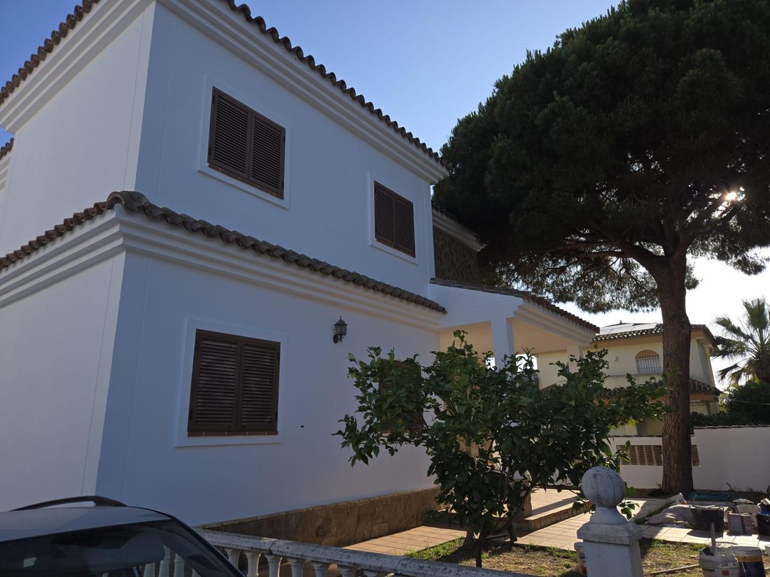 Villa in Chiclana de la Frontera, Andalusia, Spain 2 - 15902939