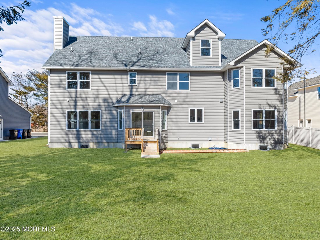 House in Toms River, New Jersey, United States 4 - 15902222