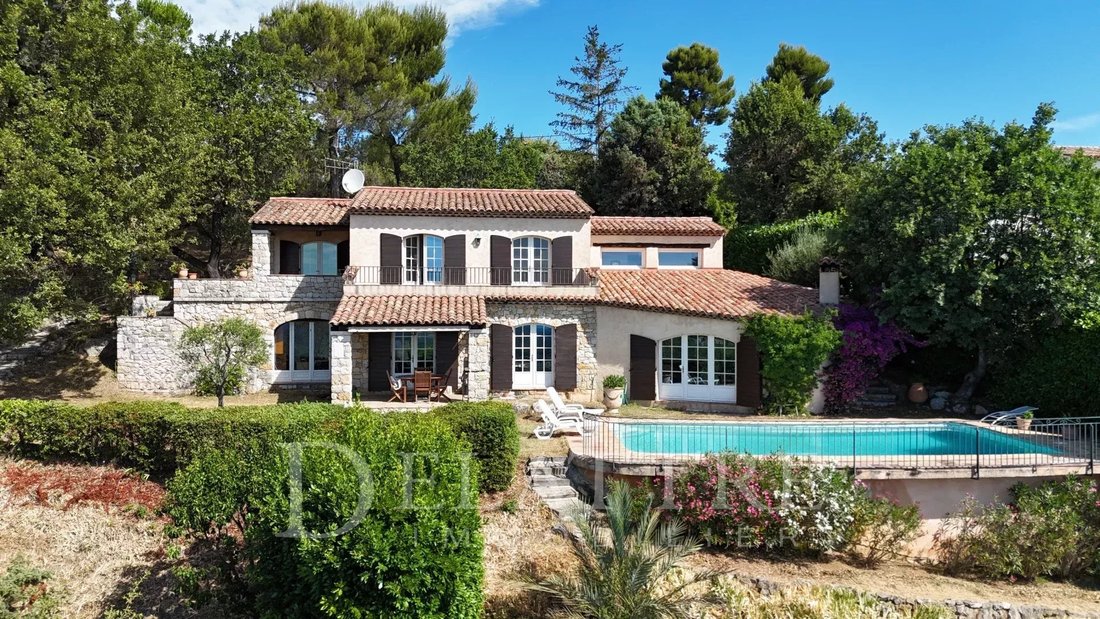 Villa in Châteauneuf-Grasse, Provence-Alpes-Côte d'Azur, France 2 - 15899680