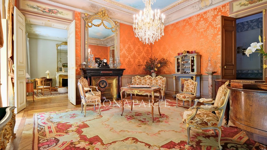 Le Rêve de Carlier: A 19th-Century Masterpiece Where Light Dances Through Stained Glass - 5