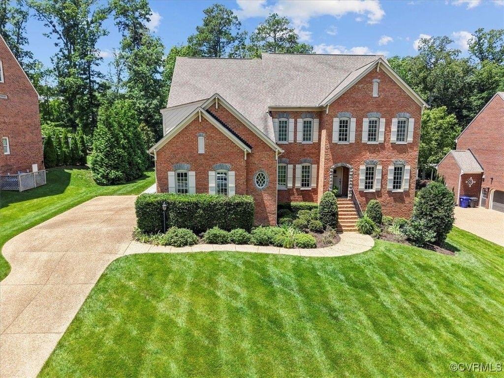 Beautiful Brick Home With Pool - 1100xxs 