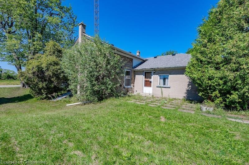 House in Hamilton, Ontario, Canada 4 - 15902224