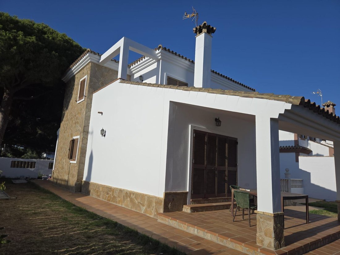 Villa in Chiclana de la Frontera, Andalusia, Spain 5 - 15902939