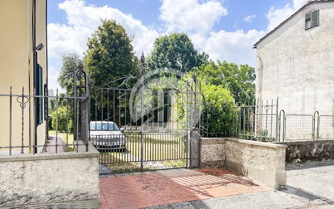 Villa in Historic Center, Lucca, Tuscany 2 - 15906110