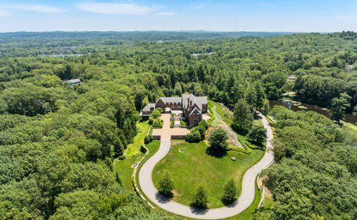 House in Weston, Massachusetts, United States 1