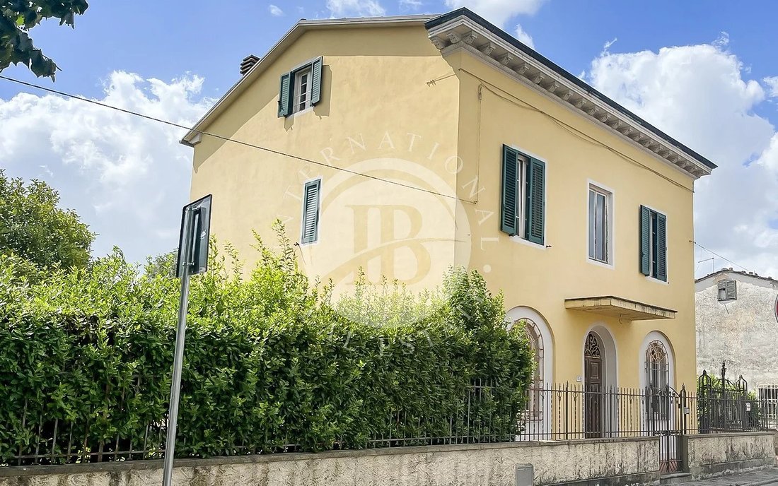 Villa in Historic Center, Lucca, Tuscany 1 - 15906110