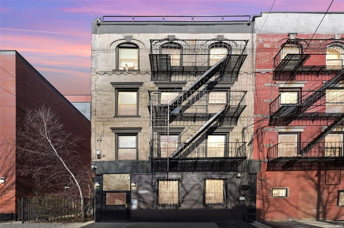 Property In Queens In New York - 1100xxs 