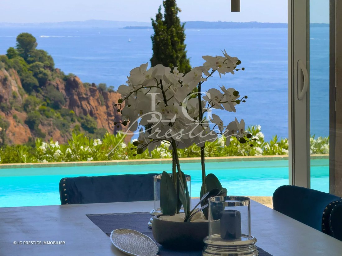 Villa in Théoule-sur-Mer, Provence-Alpes-Côte d'Azur, France 5 - 15680217